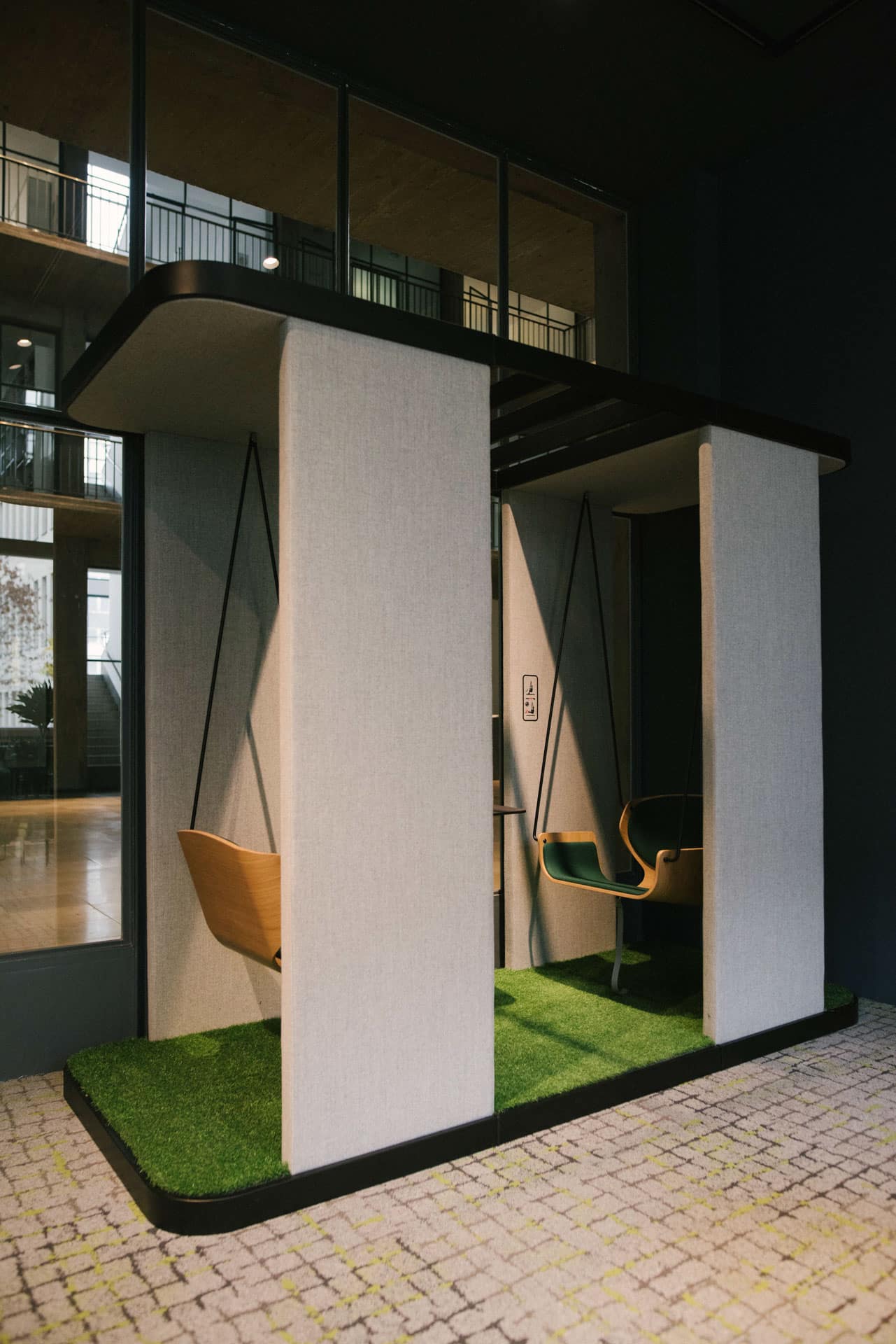 On y voit une collection mobilier design