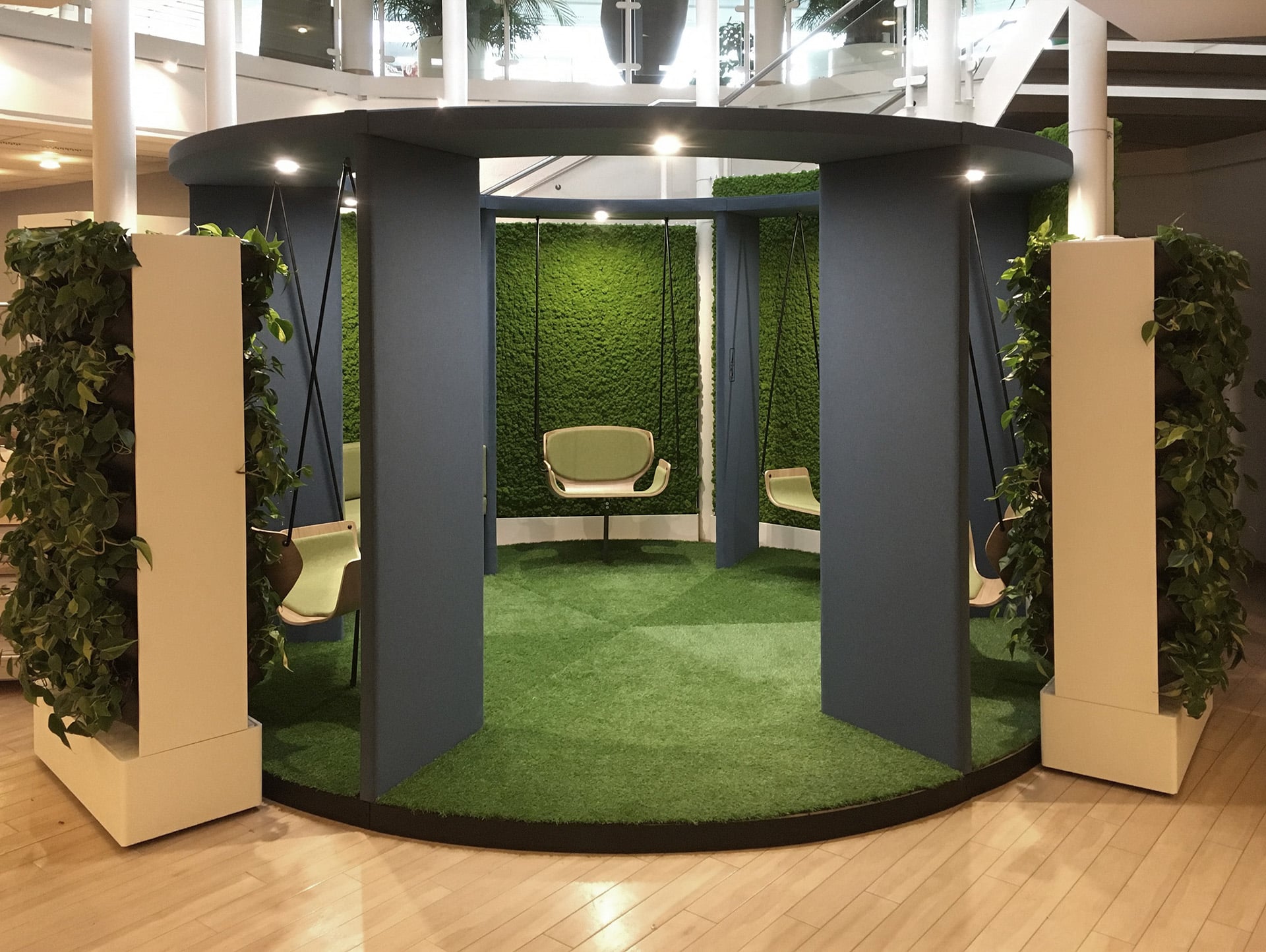 On y voit une collection mobilier design