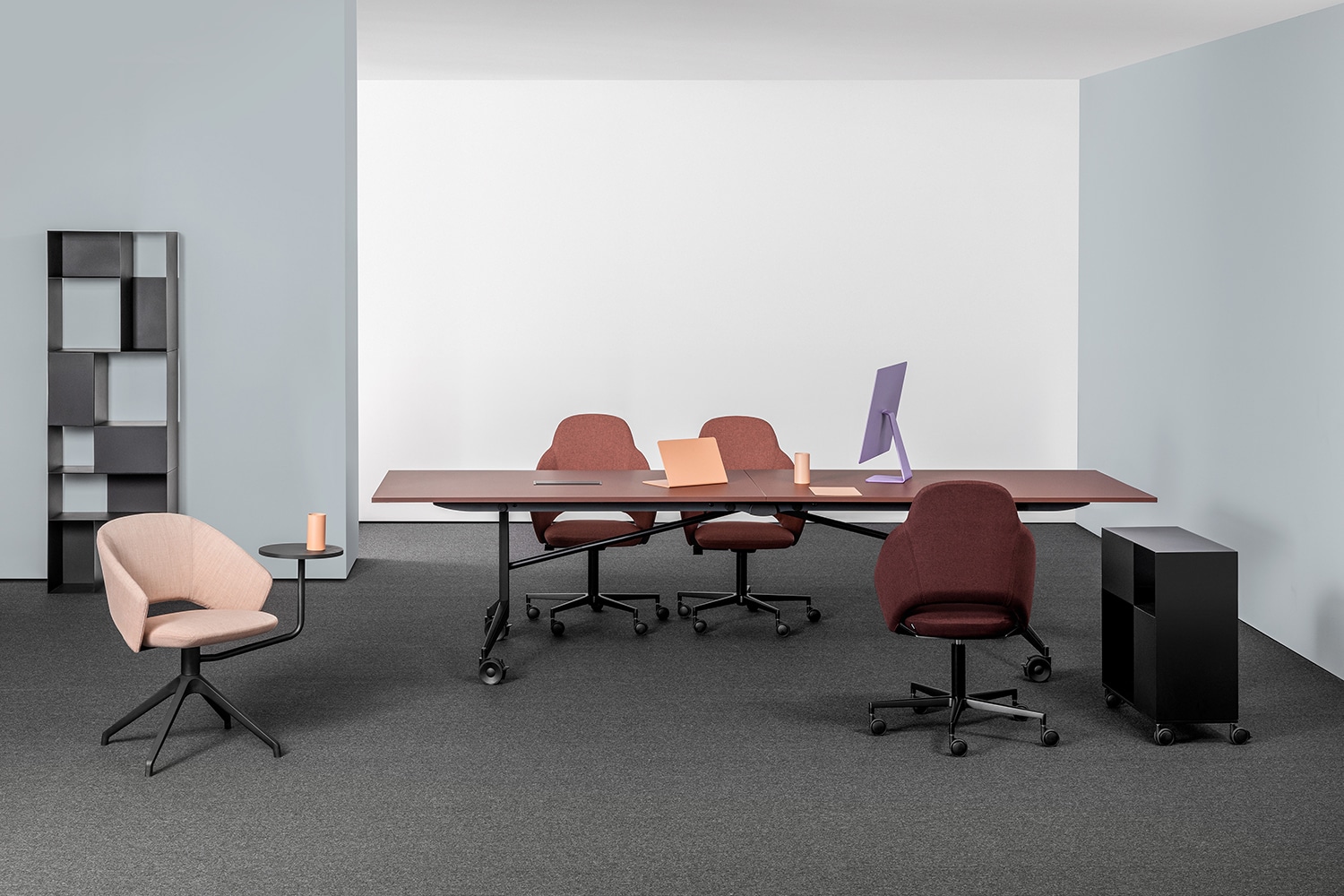 On y voit une table pliante design blanche