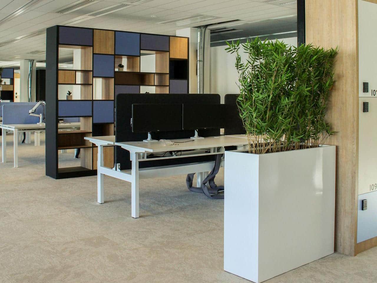 Intérieur modulable avec mur végétalisé dans un design intérieur