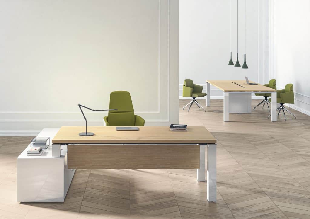 On y voit un bureau de direction design blanc dans un intérieur