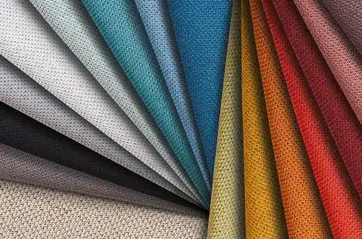 On y voit un échantillon de tissus de couleurs