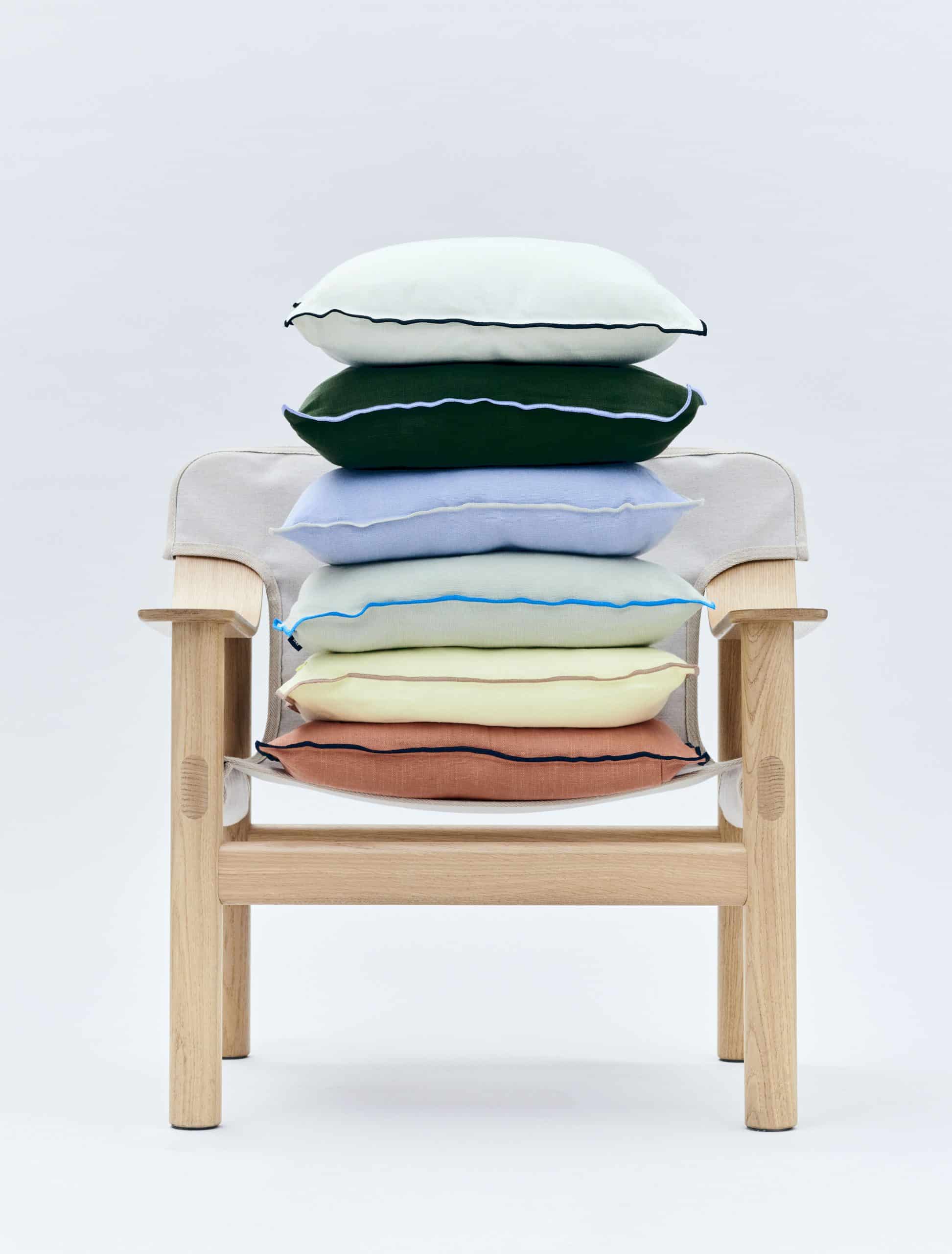 On y voit un fauteuil lounge dans un intérieur professionnel