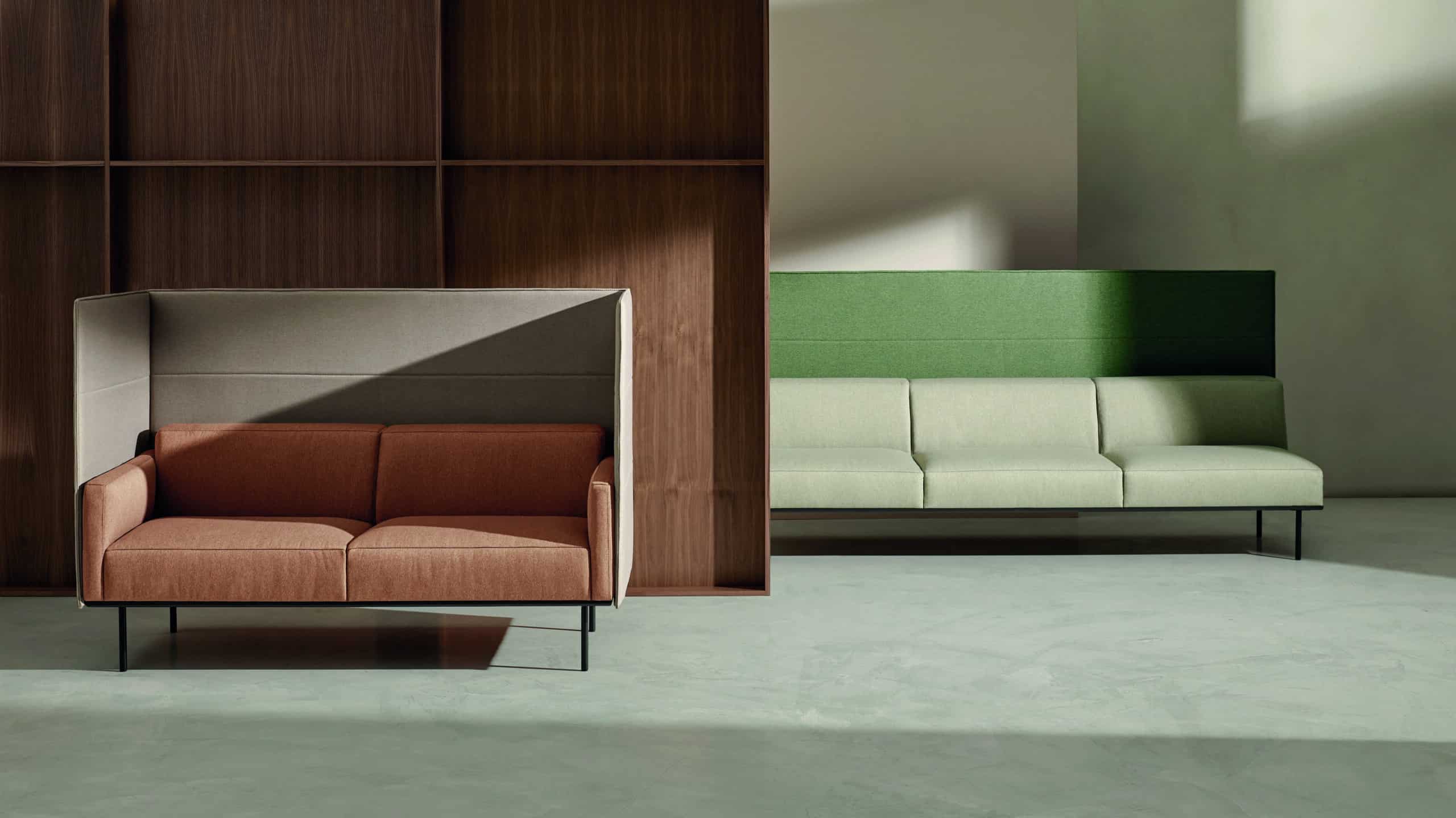 On y voit une banquette modulable bordeaux et blanc