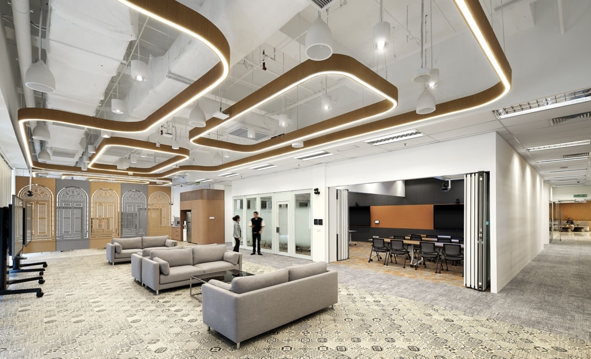 On y voit un espace d'accueil professionnel en hiver