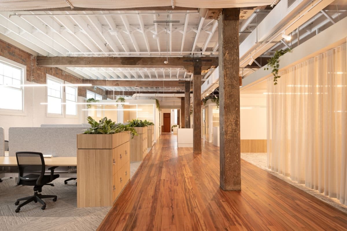 On y voit un espace d'accueil professionnel en hiver