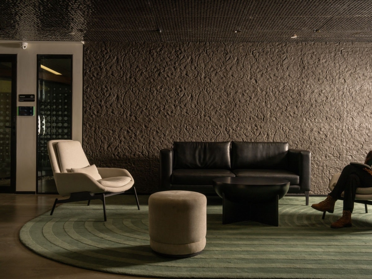 On y voit un espace d'accueil professionnel en hiver