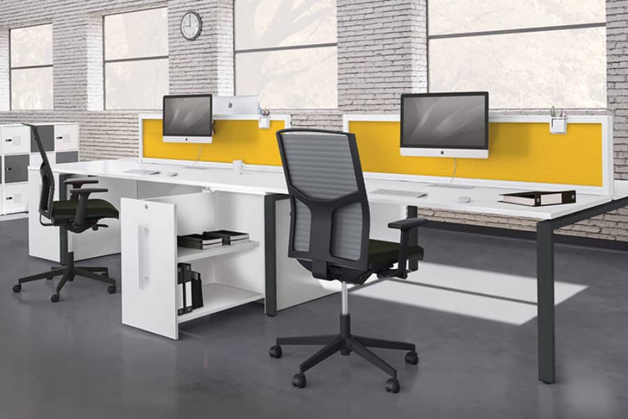 On y voit un aménagement inclusif dans un intérieur professionnel