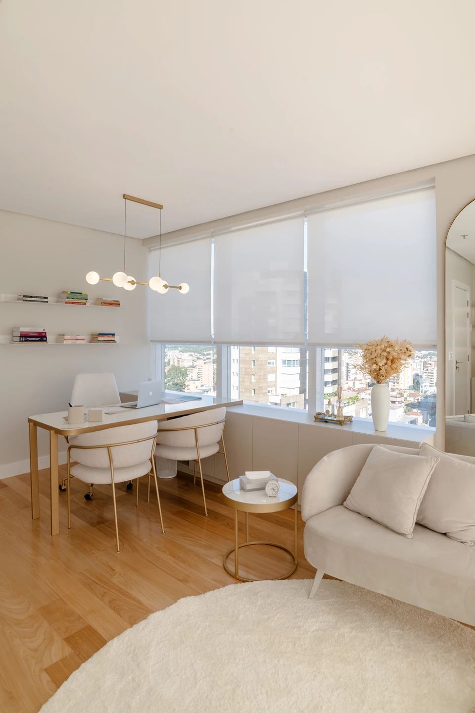 On y voit un intérieur professionnel pour un cabinet d'orthophonistes design