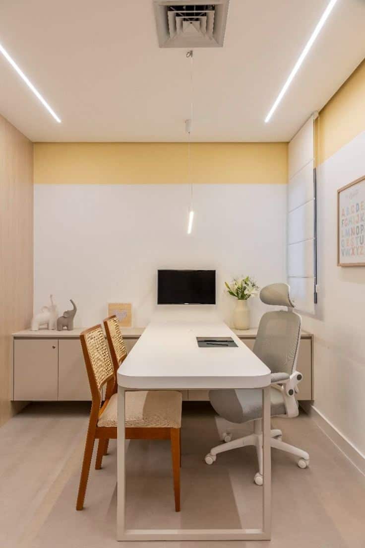 On y voit un intérieur professionnel pour un cabinet d'orthophonistes design