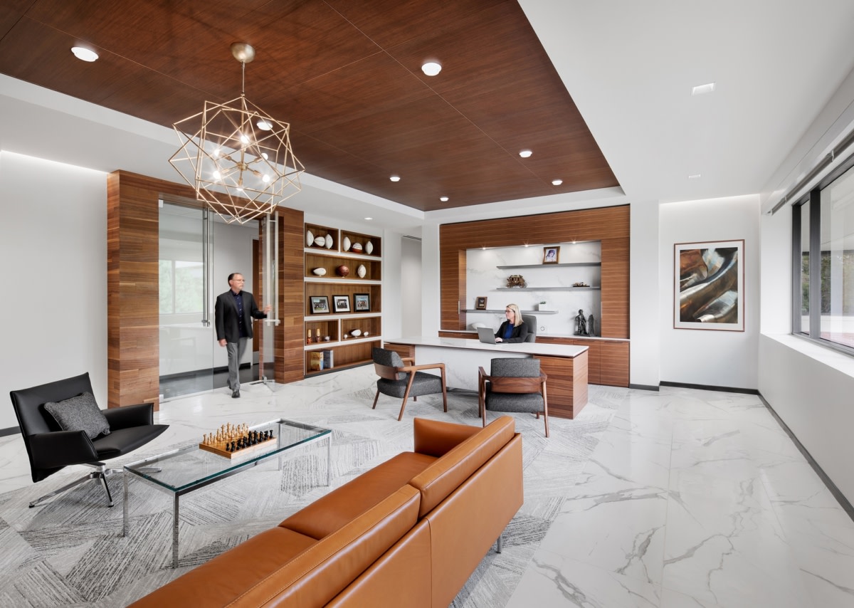 On y voit un aménagement d'espace professionnel pour un cabinet d'avocat