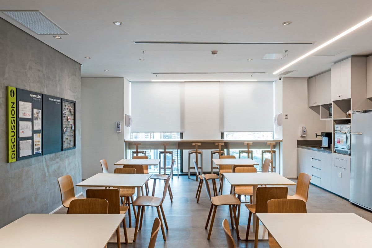 On y voit un aménagement d'espace de cafétariat