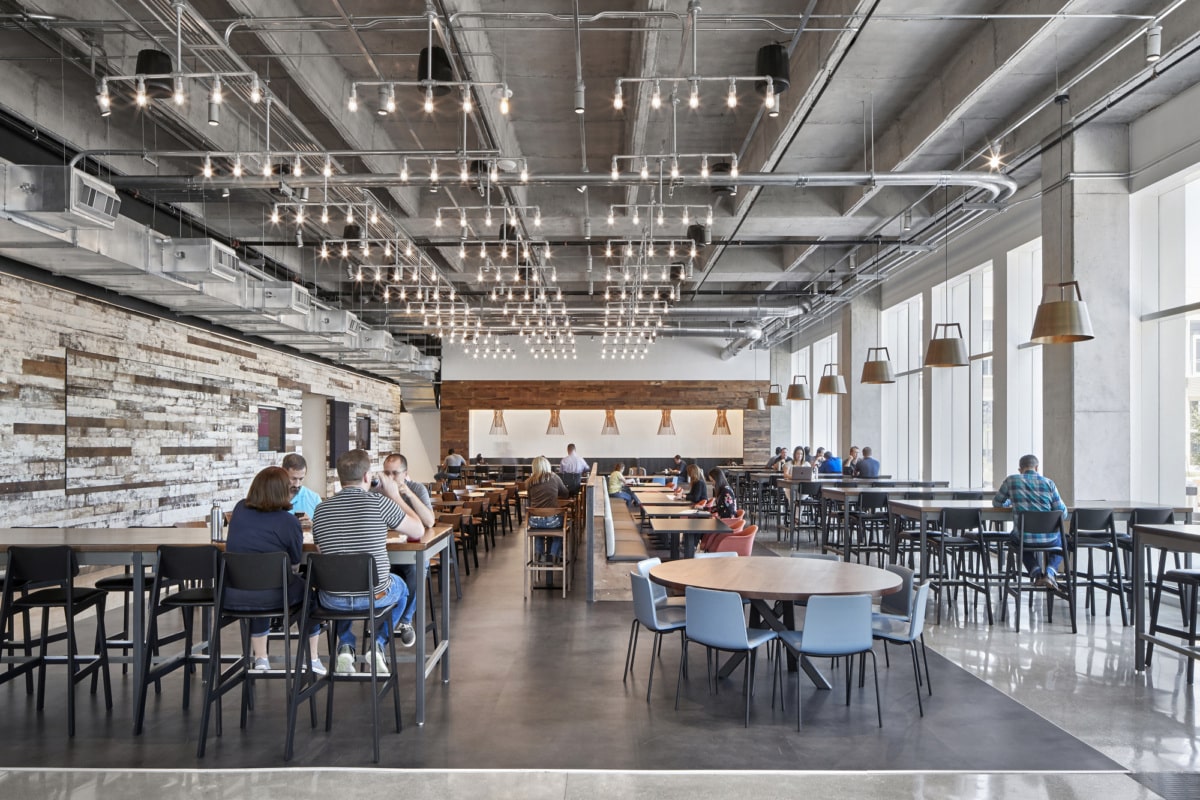 On y voit un aménagement d'espace de cafétariat