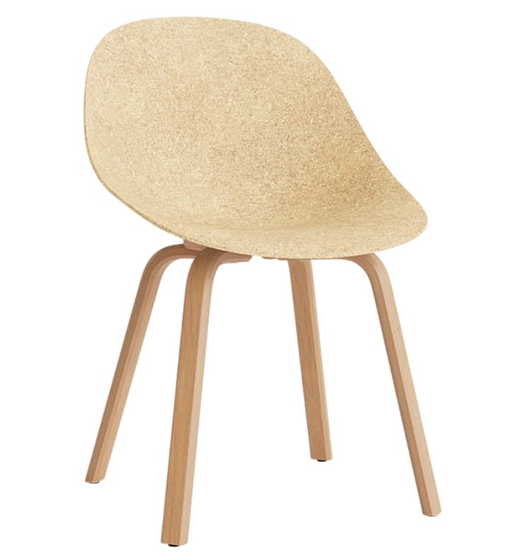 On y voit une chaise design éco-responsable