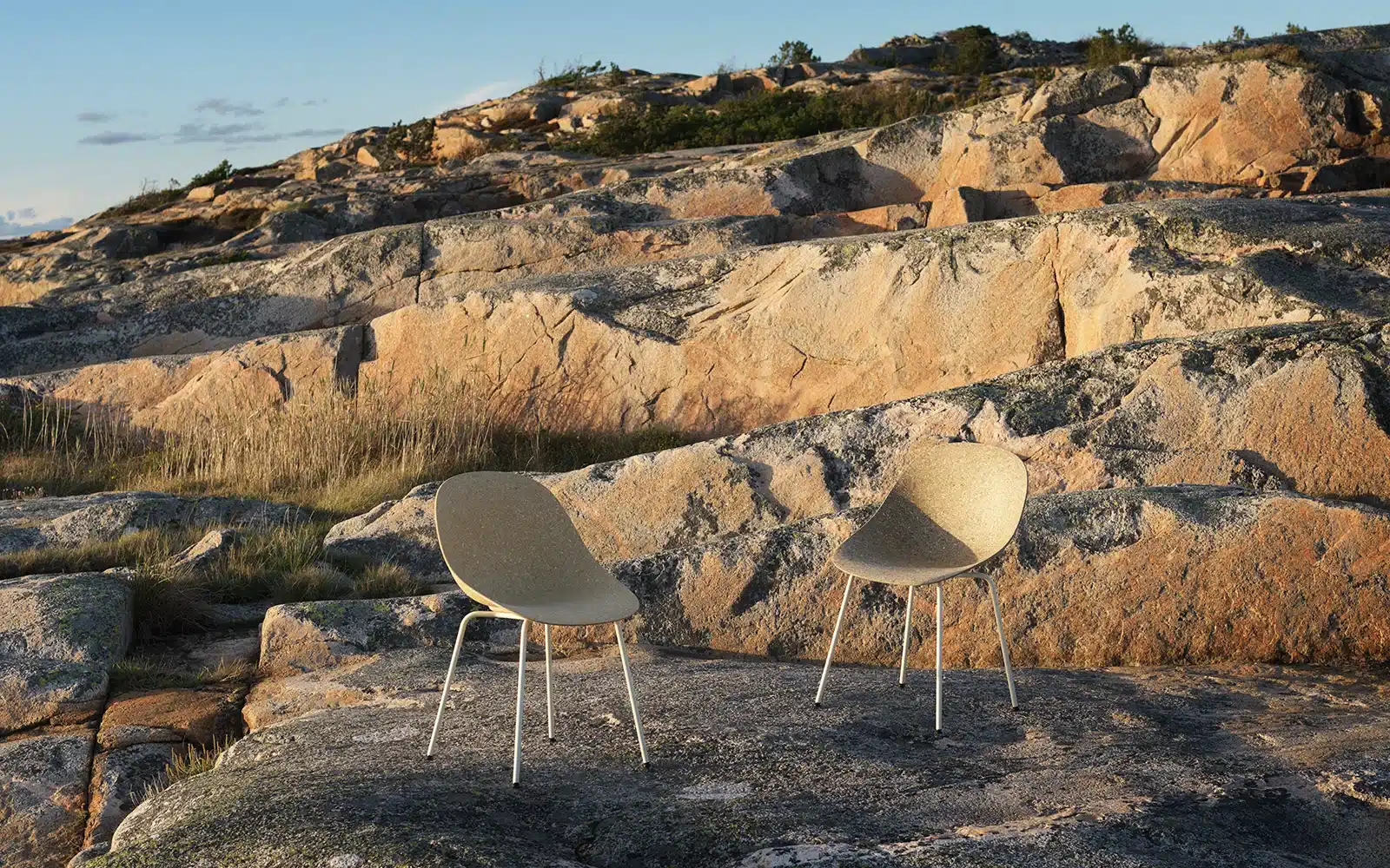 On y voit une chaise dans un intérieur profesionnel design