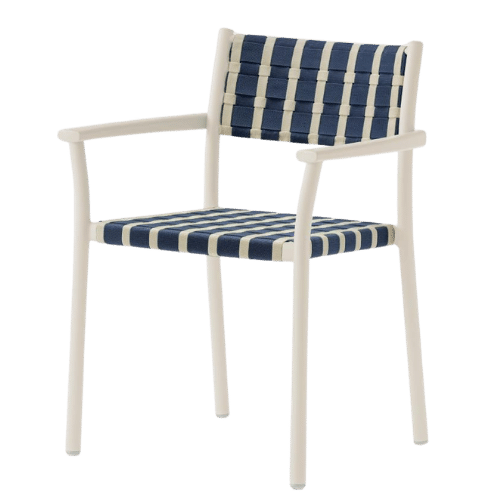 On y voit une chaise extérieur design bleu