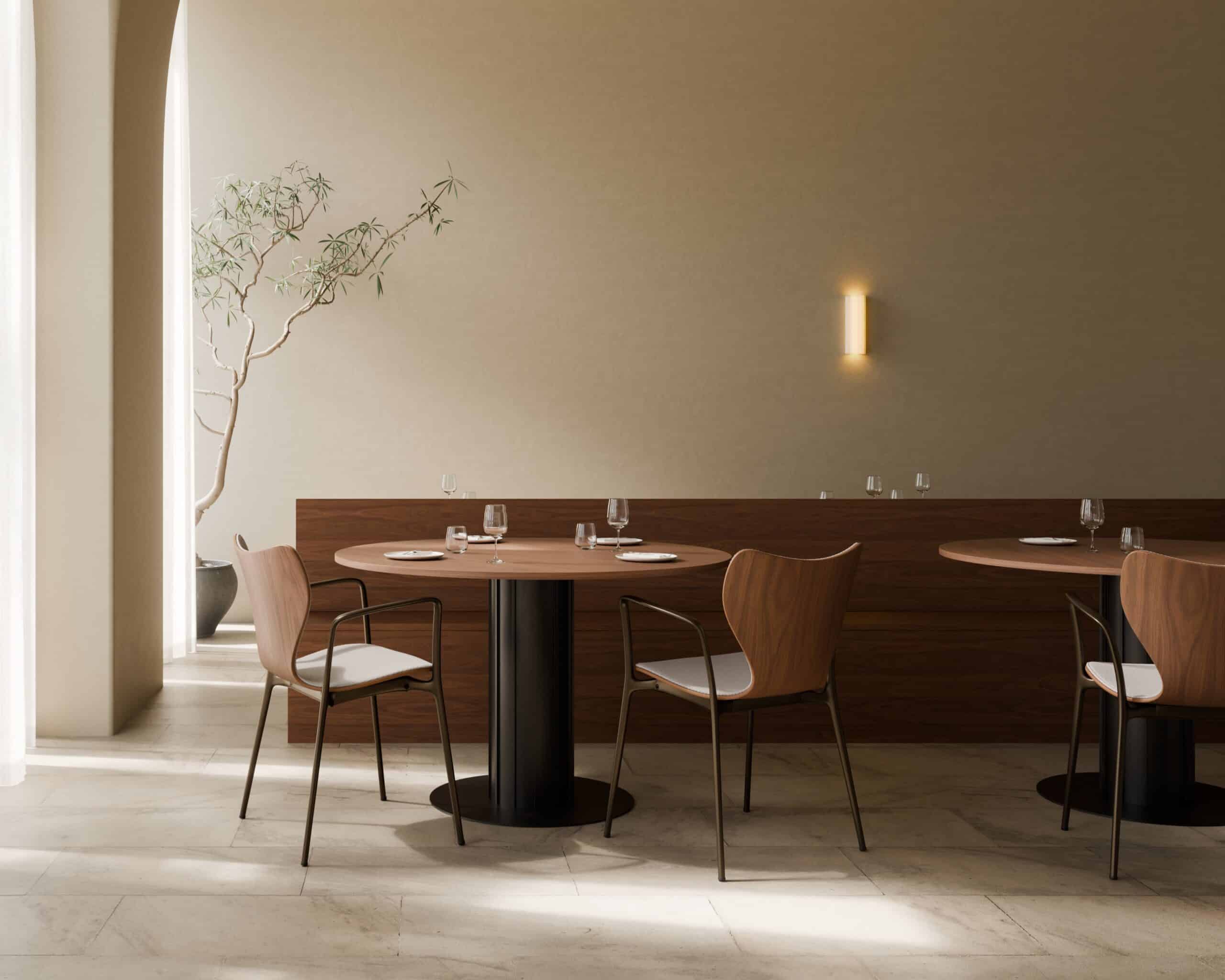 On y voit une collection de table de design dans un intérieur professionnel