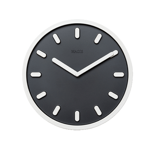 On y voit une horloge noir design