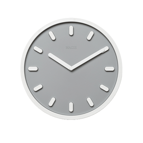 On y voit une horloge grise design