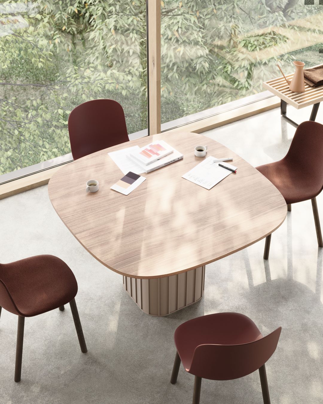 On y voit une collection de table de design dans un intérieur professionnel