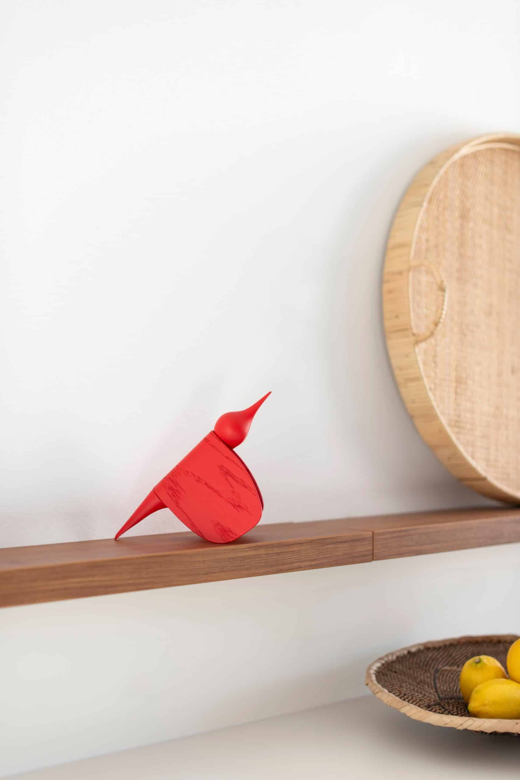 On y voit un objet de décoration design