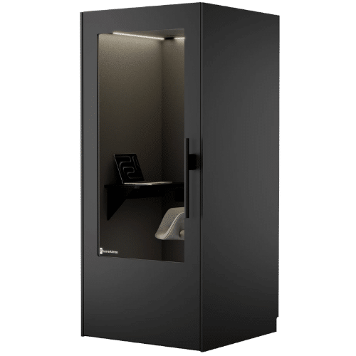 On y voit une cabine acoustique noir