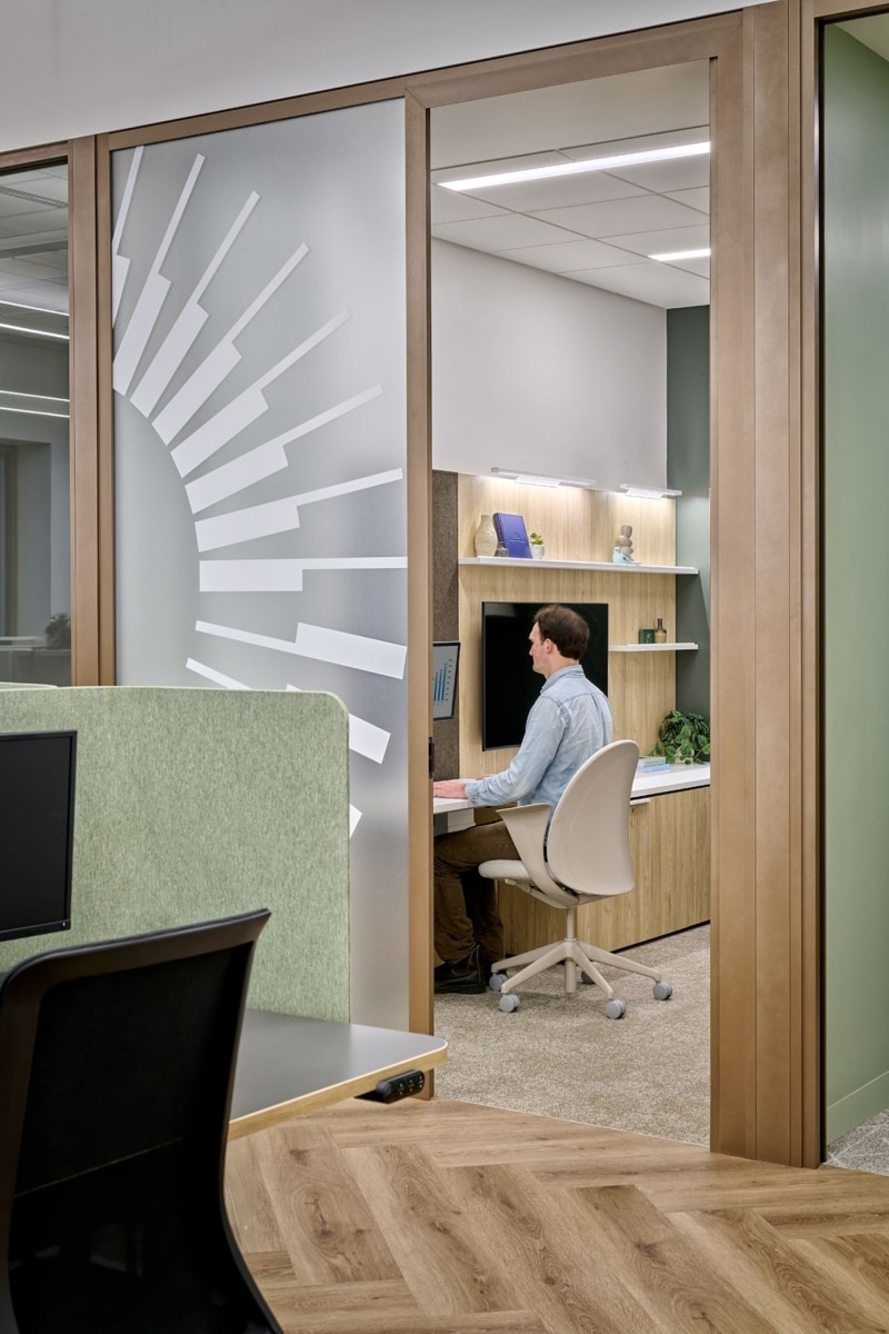 On y voit un aménagement d'espace professionnel dans un bureau privée