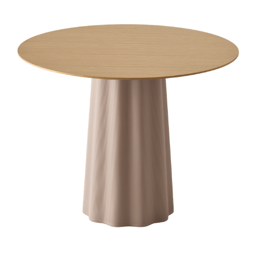 On y voit une table design en bois