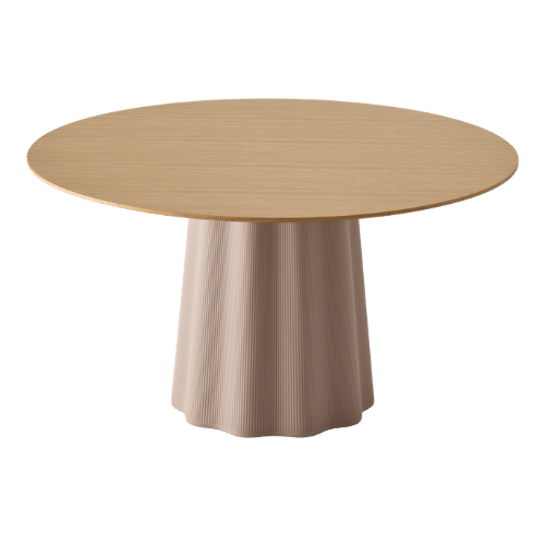 On y voit une table design en bois