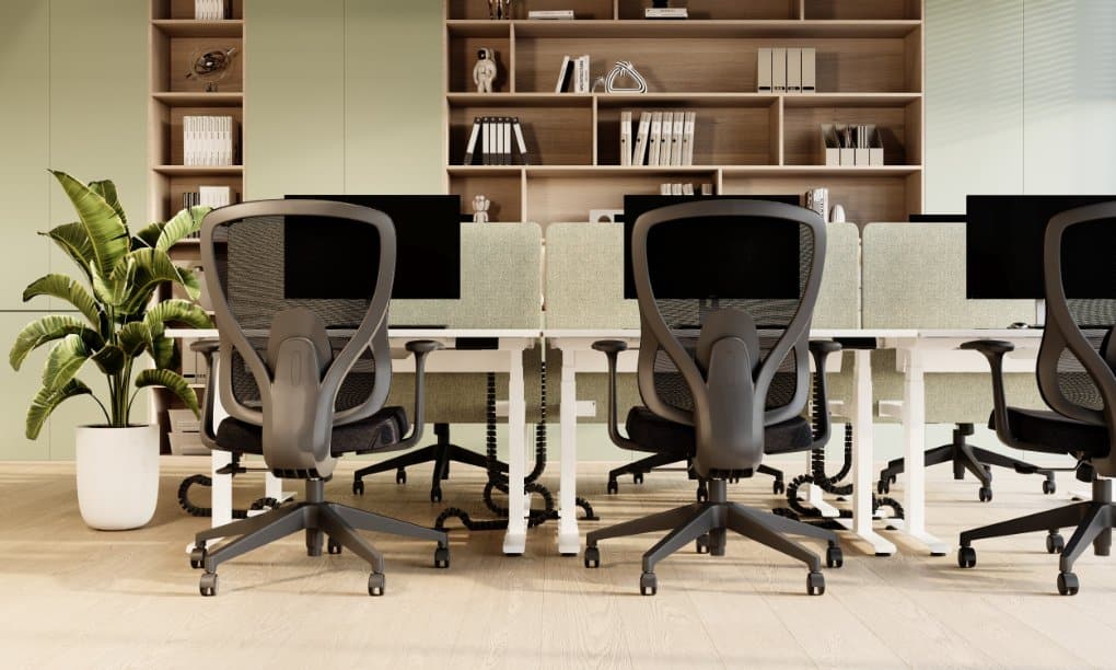On y voit un espace professionnel design avec un fauteuil opérateur