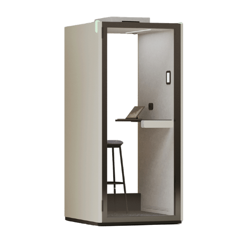On y voit une cabine acoustique design beige