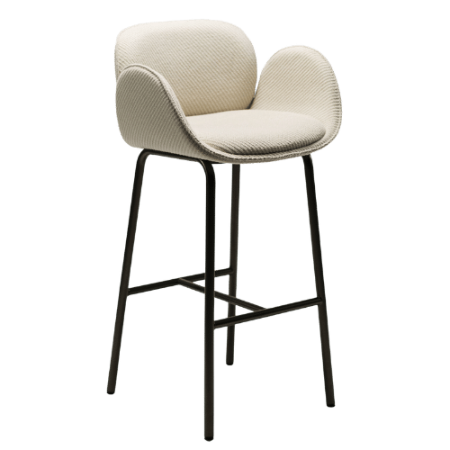 On y voit une chaise design blanche