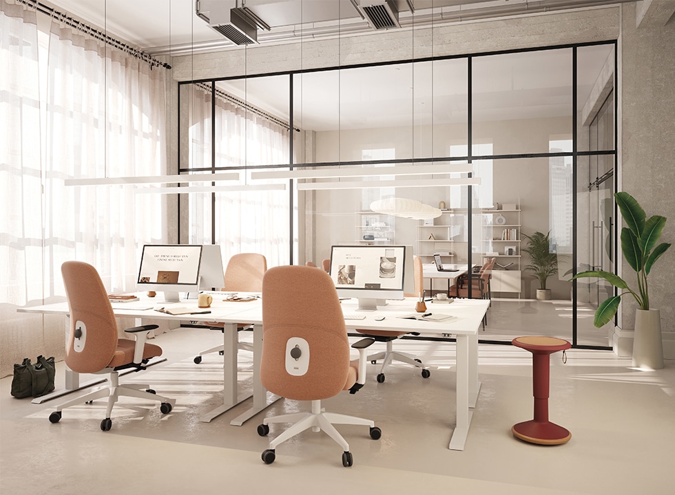 On y voit un fauteuil opérateur design dans un intérieur professionnel